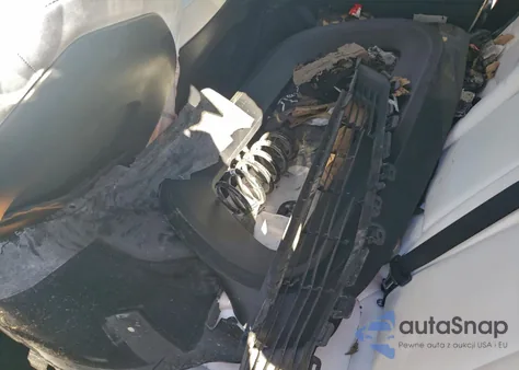 2024 Tesla Model Y z USA, uszkodzony, nr VIN 7SAYGDEE5RA238645